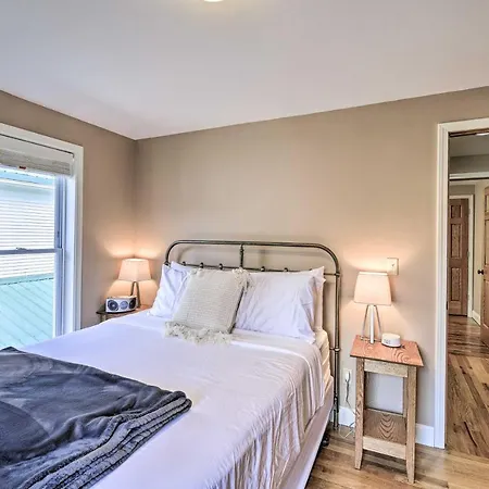 Comfy Damascus Apartment - Walkable Location